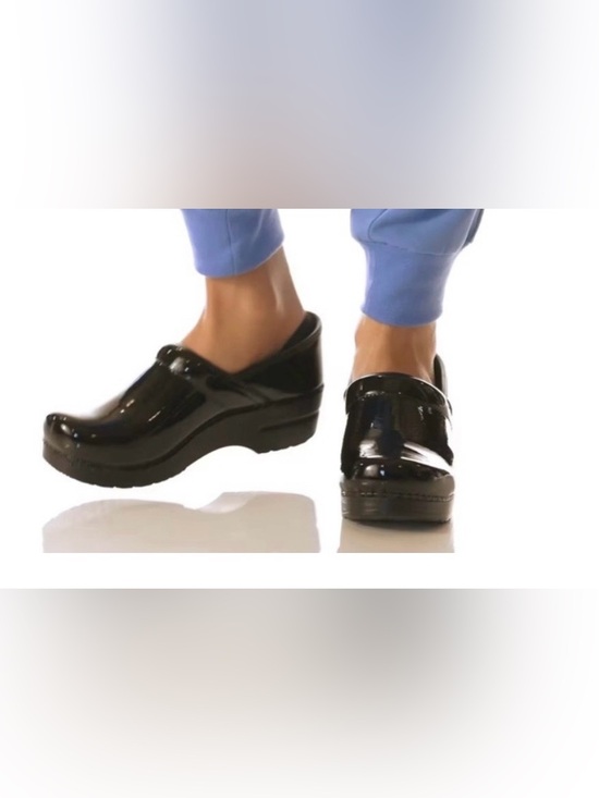 Dansko Shoes - Dansko Woman's Professional Black Patent Leather Clogs size 39 EU/US 8.5
EUC